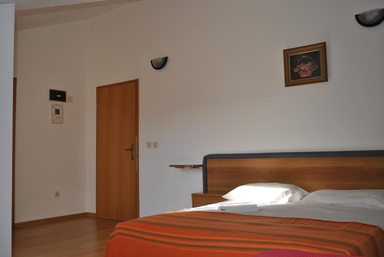 Bed and Breakfast Promenade Медулин Экстерьер фото