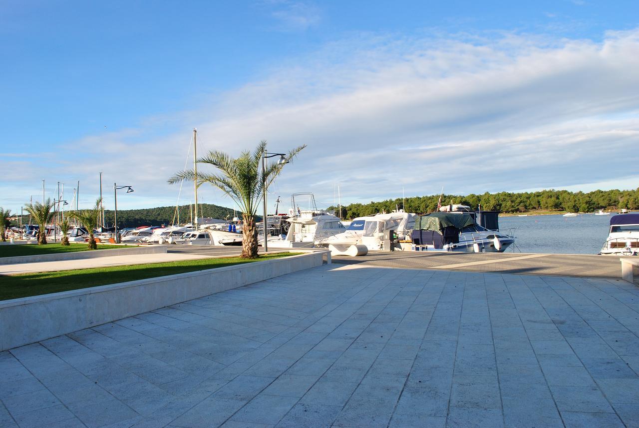 Bed and Breakfast Promenade Медулин Экстерьер фото
