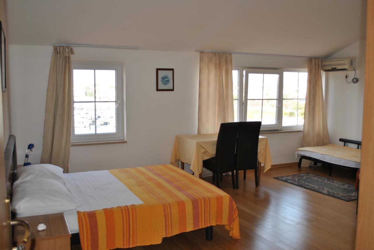 Bed and Breakfast Promenade Медулин Экстерьер фото